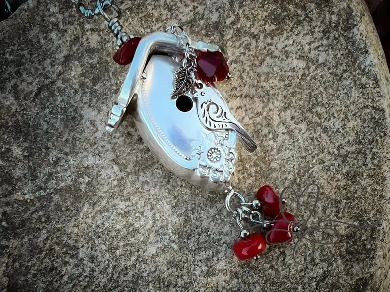 🔥⏰✨The 1951 "Magnolia" Birdhouse Necklace